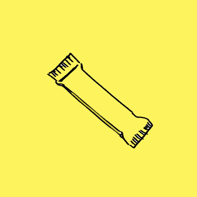 건강한 단백질 바 선택 기준과 섭취 시 주의해야 할 부작용을 설명하는 woolim의 전문 가이드 일러스트